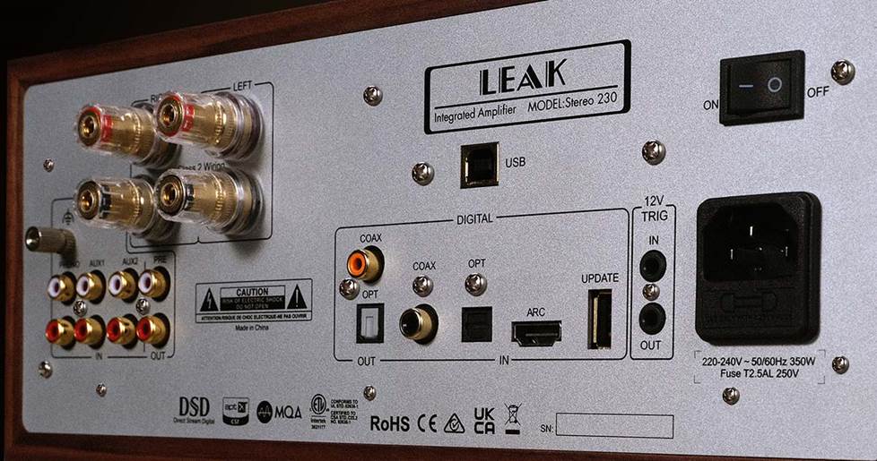 Leak Stereo 230 back panel